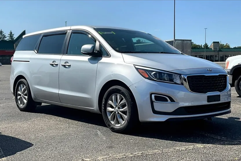 2019 Kia Sedona LX photo 1