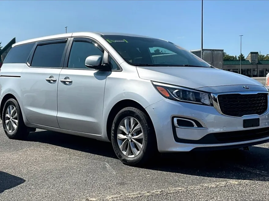 2019 Kia Sedona LX photo 1