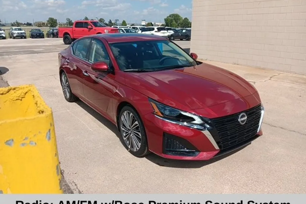 2025 Nissan Altima 2.5 SL photo 1