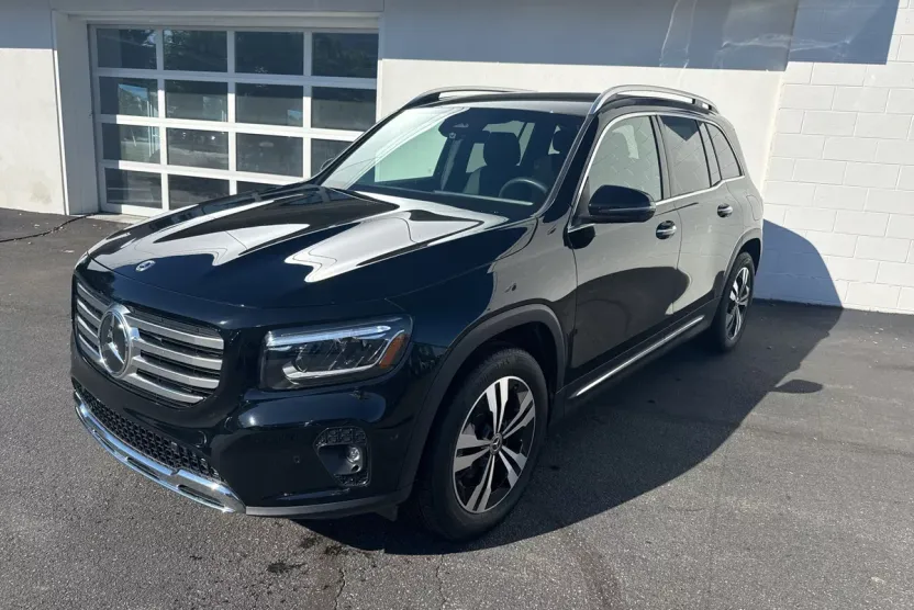2025 Mercedes Benz GLB 250 4MATIC photo 1