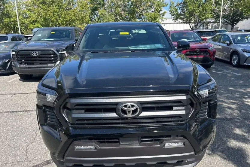 2025 Toyota Tacoma SR5 photo 1