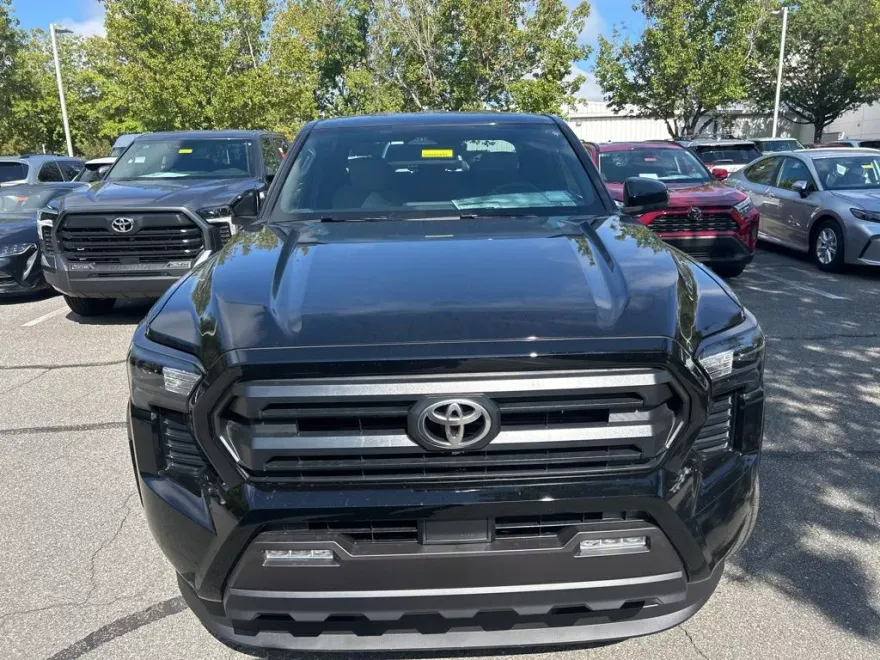 2025 Toyota Tacoma SR5 photo 1