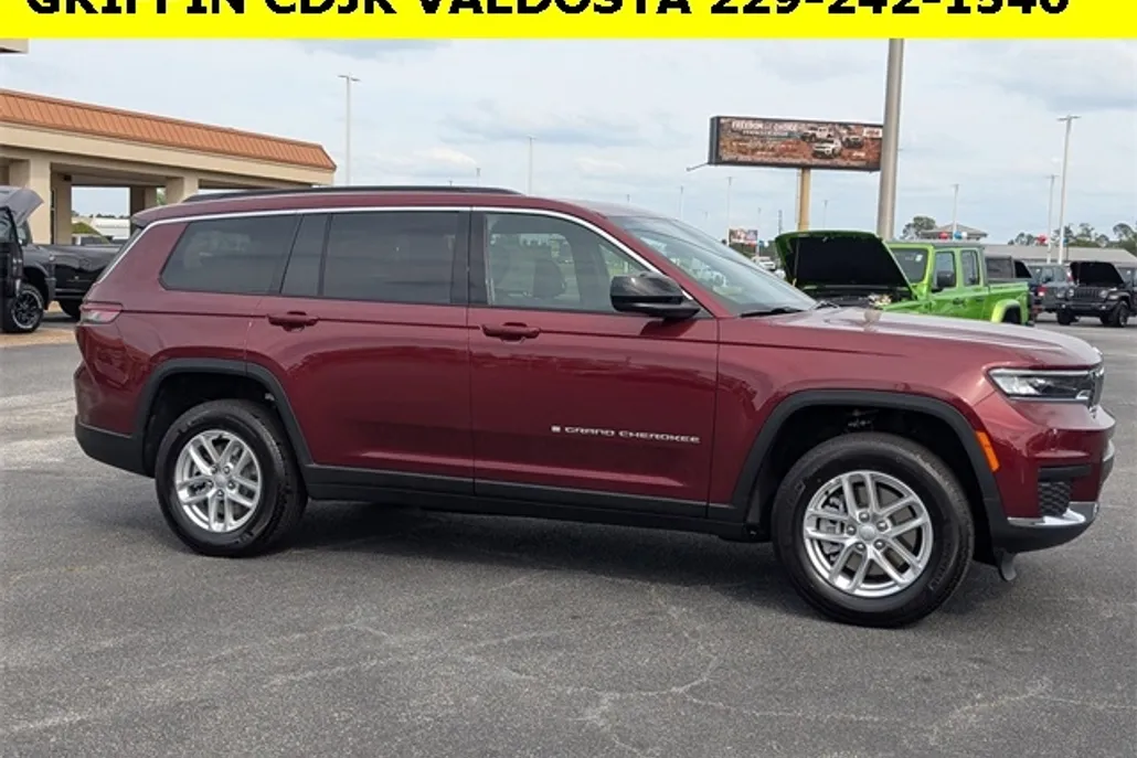 2025 Jeep Grand Cherokee Laredo X photo 1