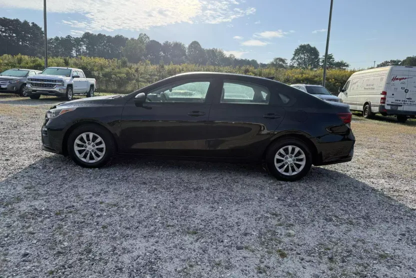 2021 Kia Forte FE photo 1