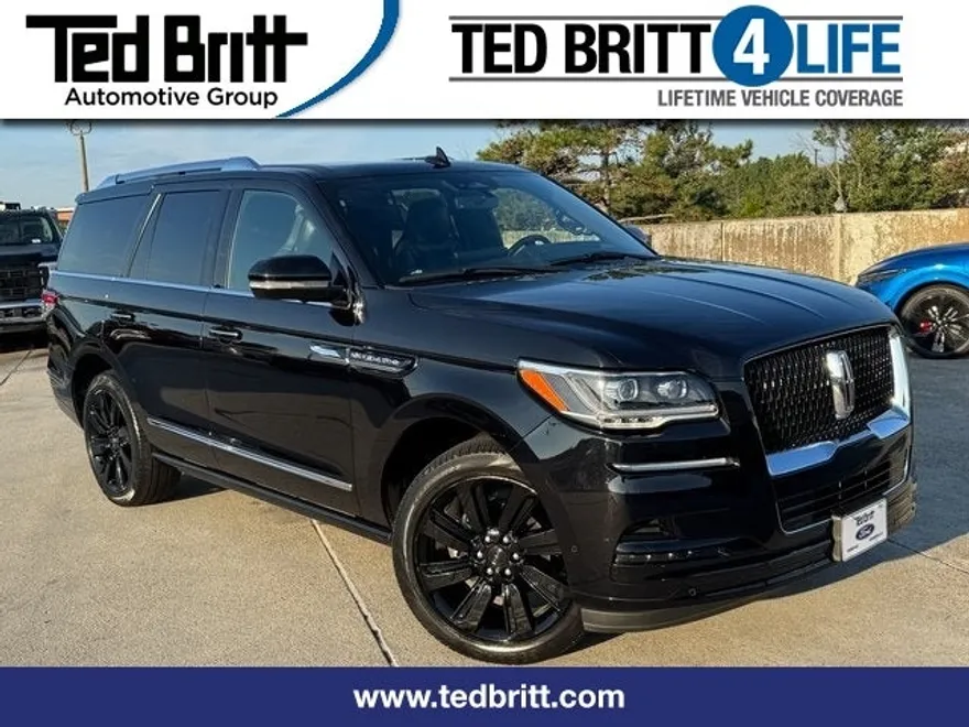 2022 Lincoln Navigator Reserve Monochromatic photo 1