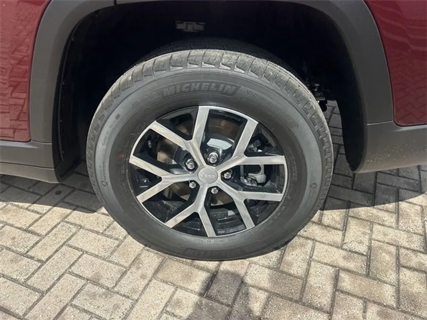 2025 Jeep Grand Cherokee Limited photo 10