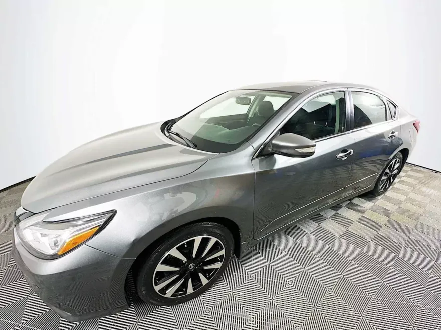 2018 Nissan Altima 2.5 SV photo 1