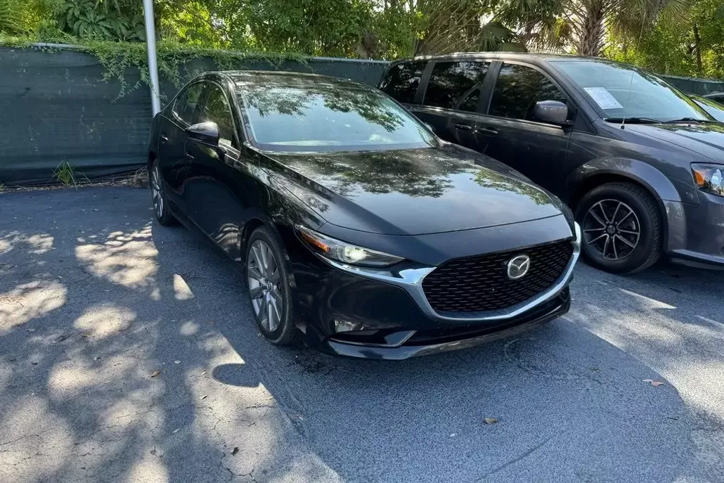 2019 Mazda Mazda3 Premium photo 1