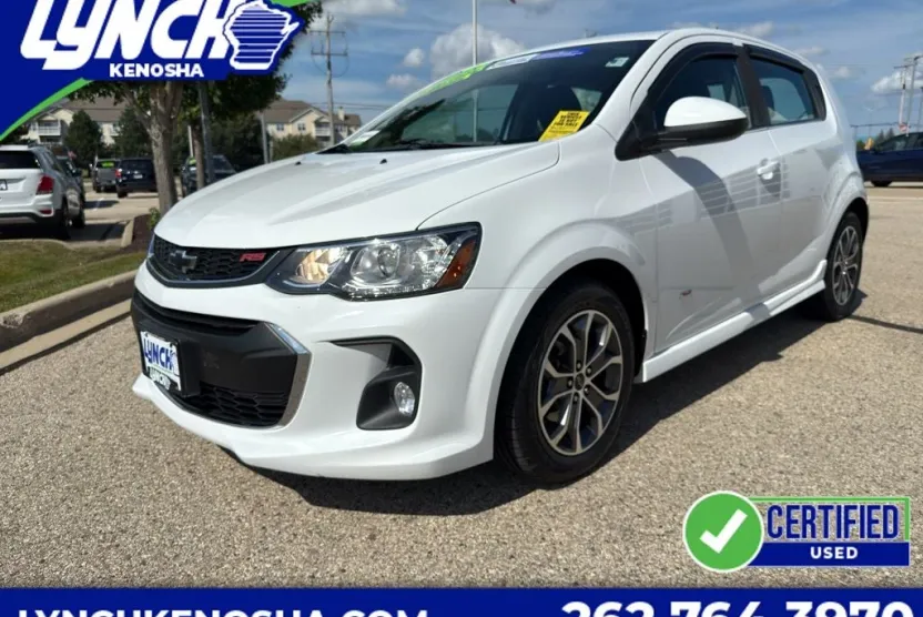 2018 Chevrolet Sonic LT photo 1