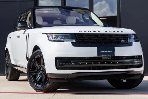 2023 Land Rover Range Rover SE photo 2