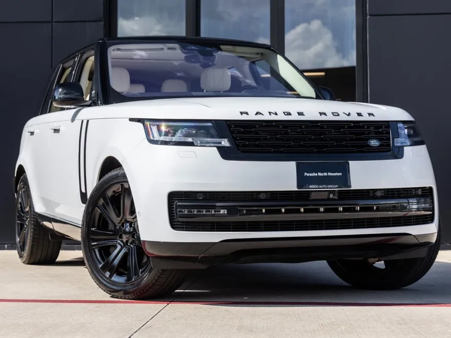 2023 Land Rover Range Rover SE photo 2