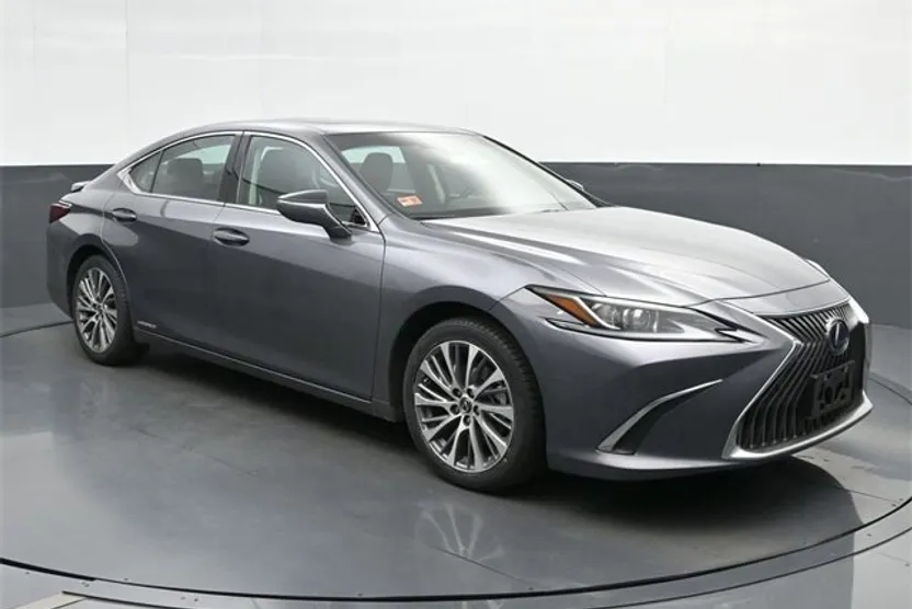 2021 Lexus ES 300h photo 1