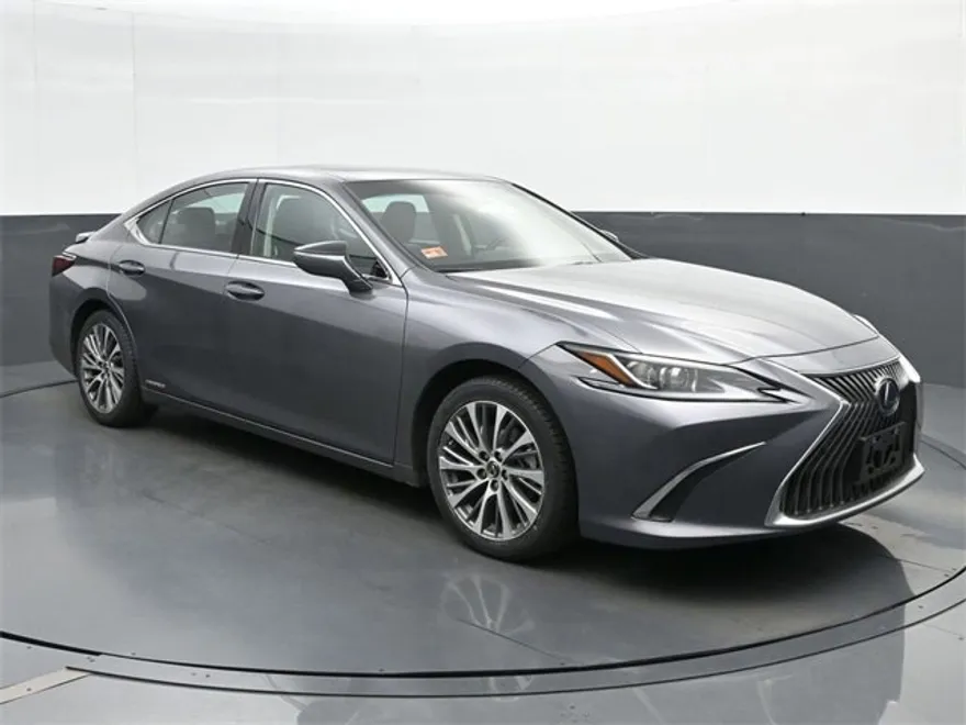 2021 Lexus ES 300h photo 1