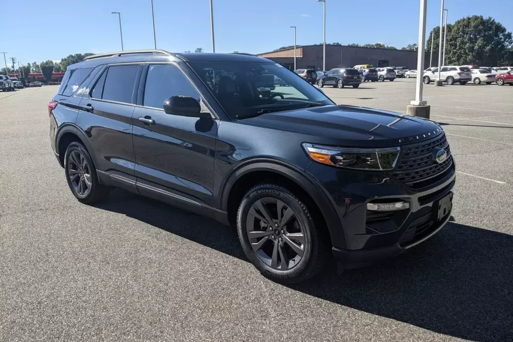 2023 Ford Explorer XLT photo 1