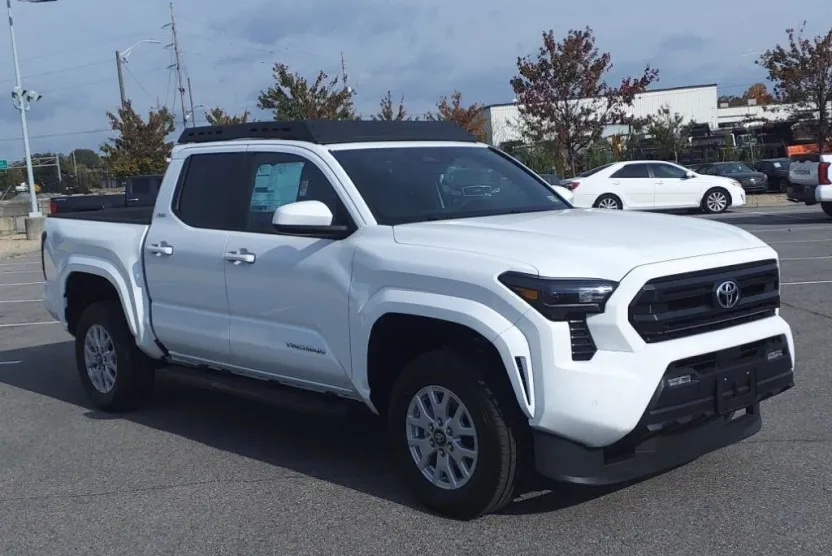 2024 Toyota Tacoma SR5 photo 1
