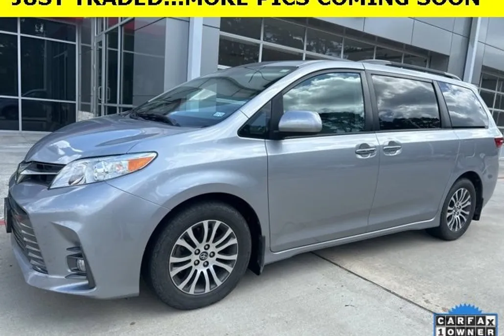 2018 Toyota Sienna XLE photo 1