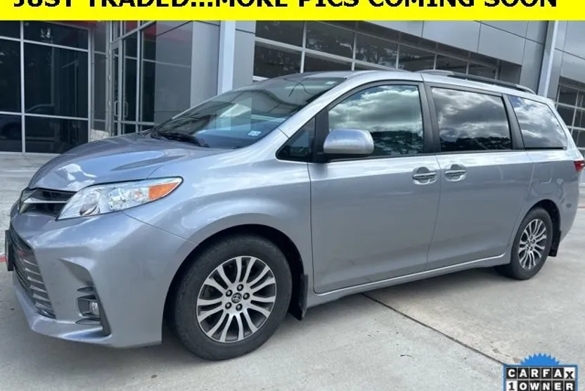 2018 Toyota Sienna XLE photo 1