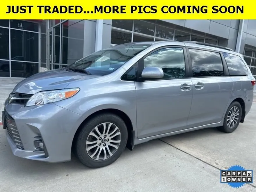 2018 Toyota Sienna XLE photo 1