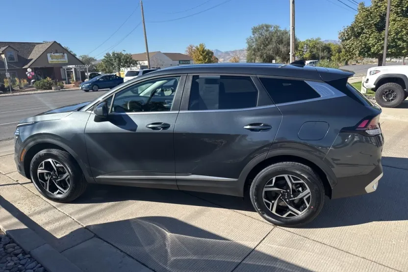 2024 Kia Sportage LX photo 1