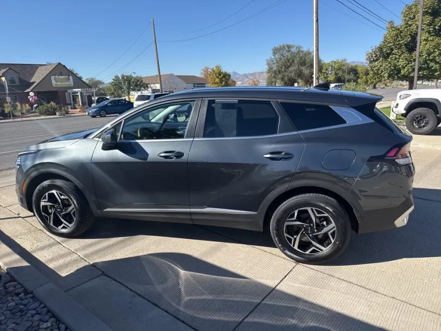 2024 Kia Sportage LX photo 1
