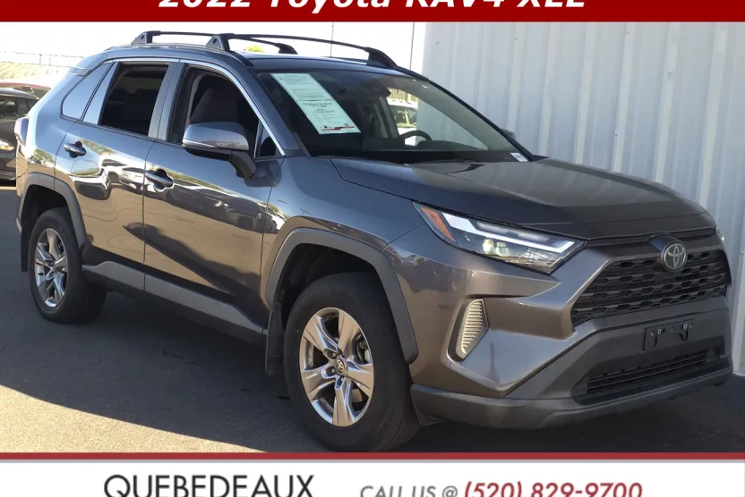 2022 Toyota RAV4 XLE photo 1