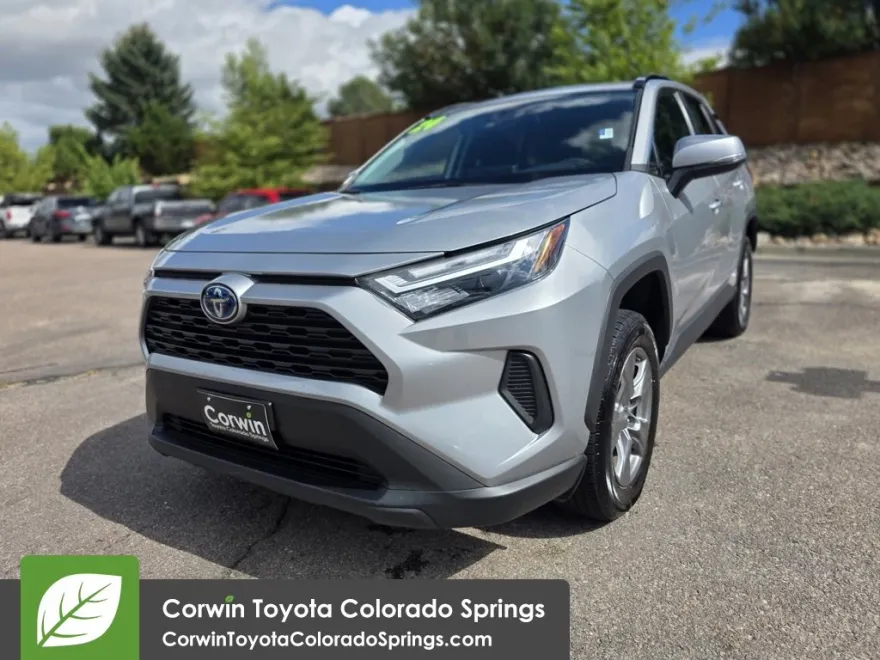 2024 Toyota RAV4 Hybrid XLE photo 1