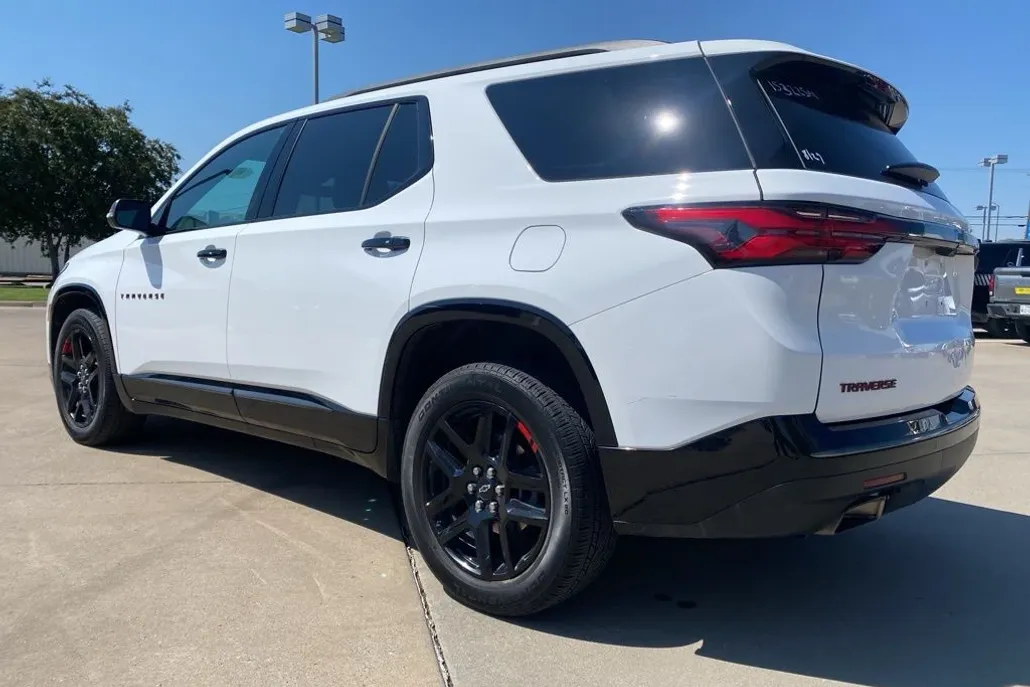2022 Chevrolet Traverse Premier photo 1