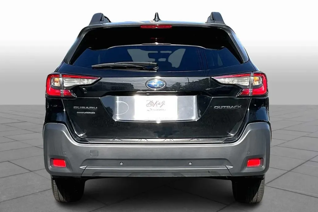 2023 Subaru Outback Onyx Edition photo 1