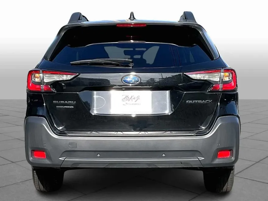 2023 Subaru Outback Onyx Edition photo 1