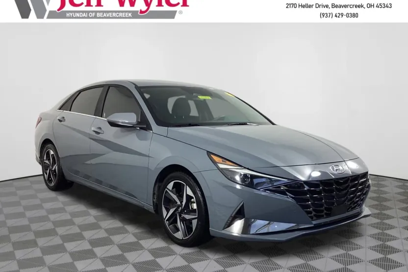 2022 Hyundai Elantra SEL photo 1