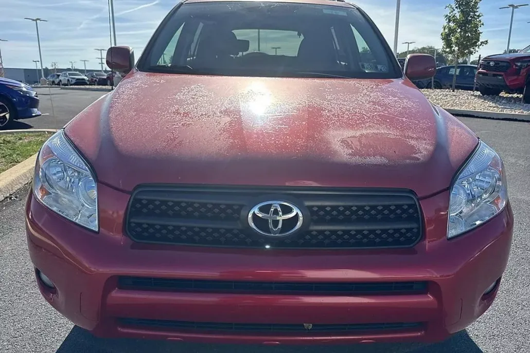 2007 Toyota RAV4 Sport photo 1