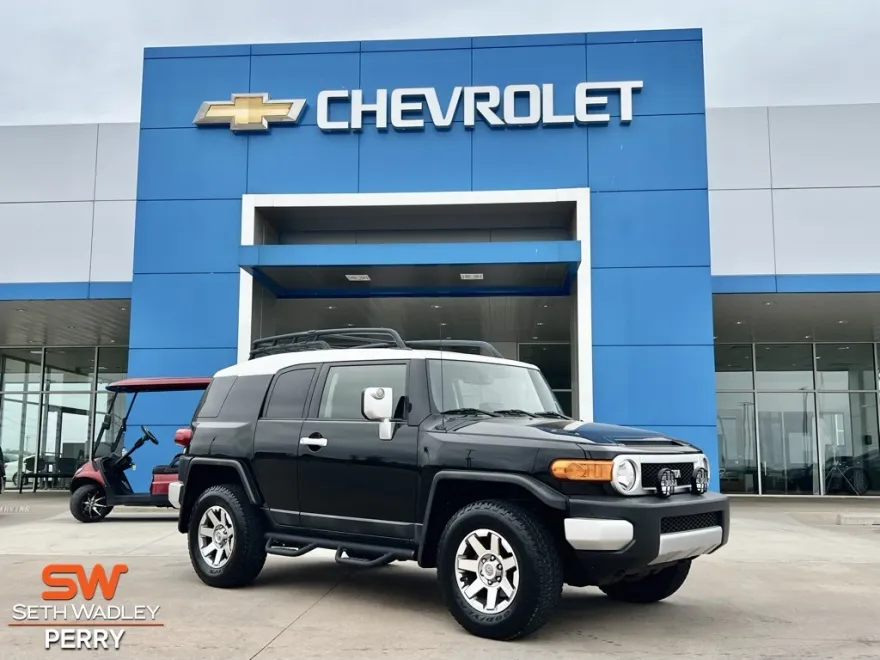 2014 Toyota FJ Cruiser Base photo 1