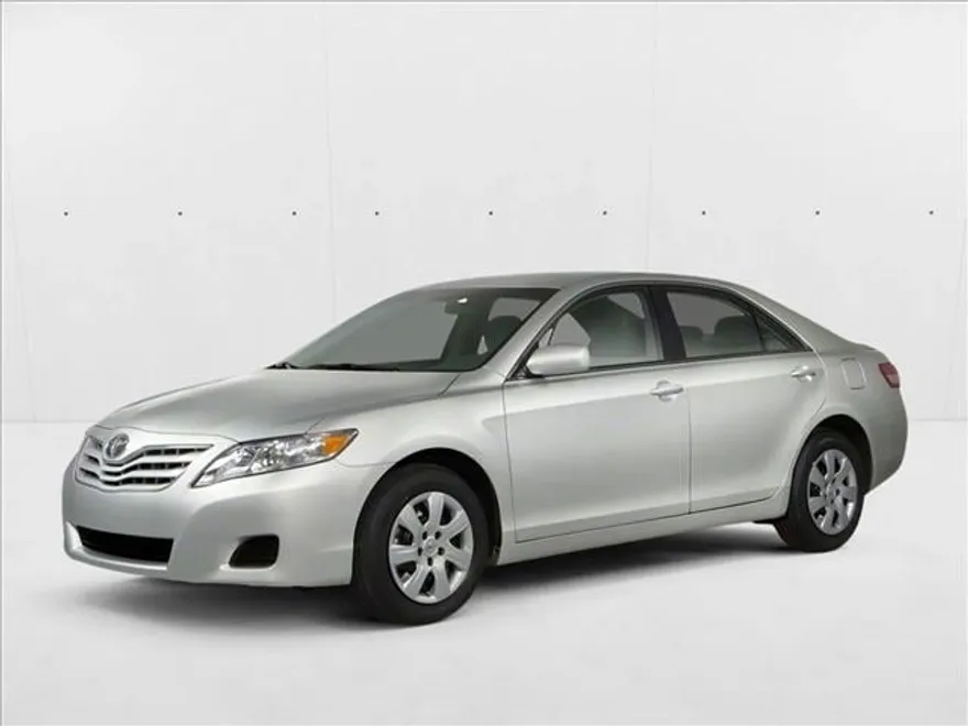 2011 Toyota Camry LE photo 1