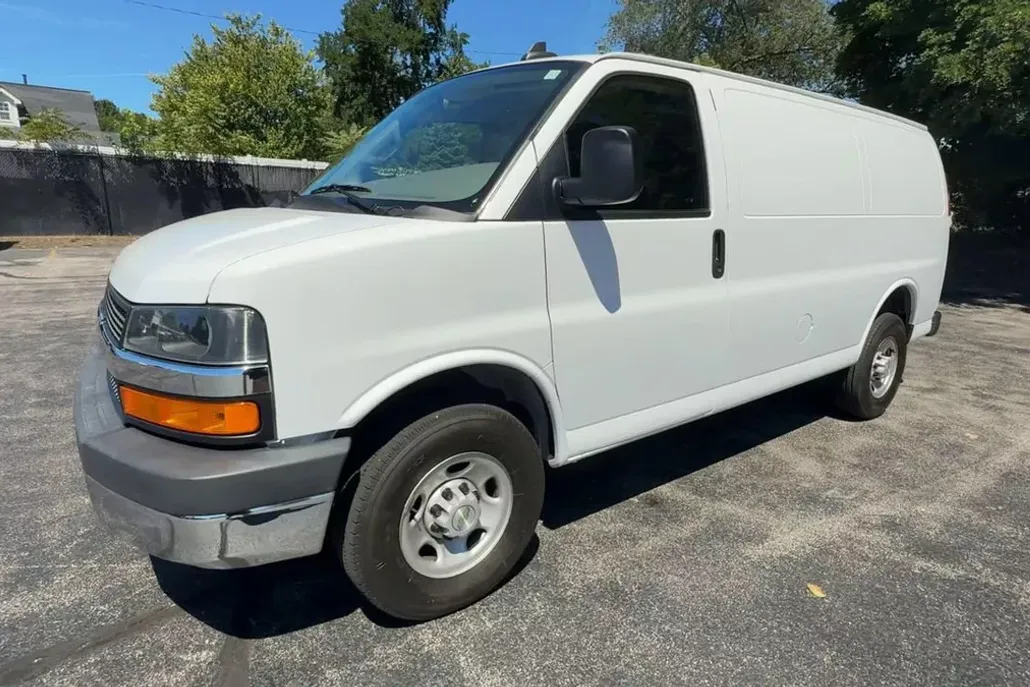 2023 Chevrolet Express 2500 Cargo photo 1