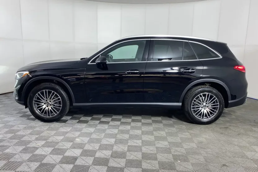 2026 Mercedes Benz GLC 300 4MATIC photo 1