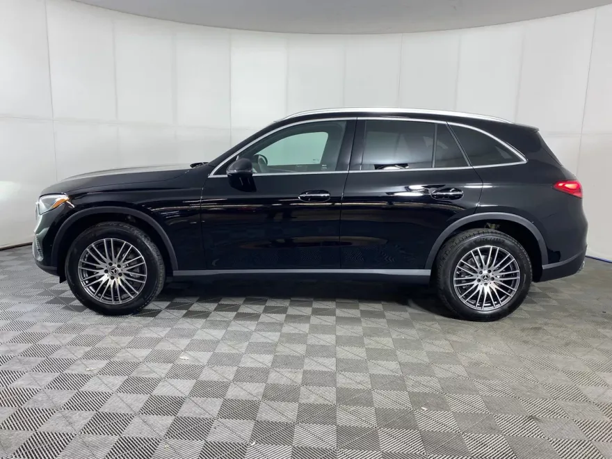 2026 Mercedes Benz GLC 300 4MATIC photo 1