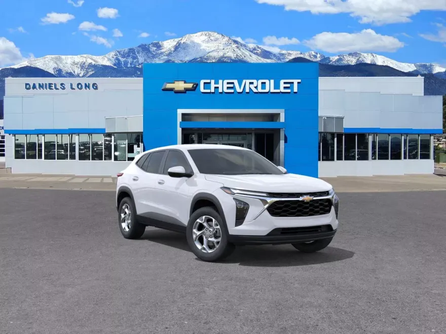 2025 Chevrolet Trax LS photo 1