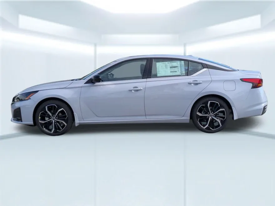 2025 Nissan Altima SR photo 1