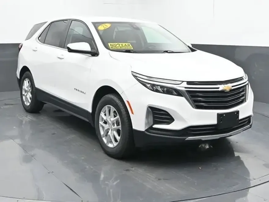 2023 Chevrolet Equinox LT photo 1