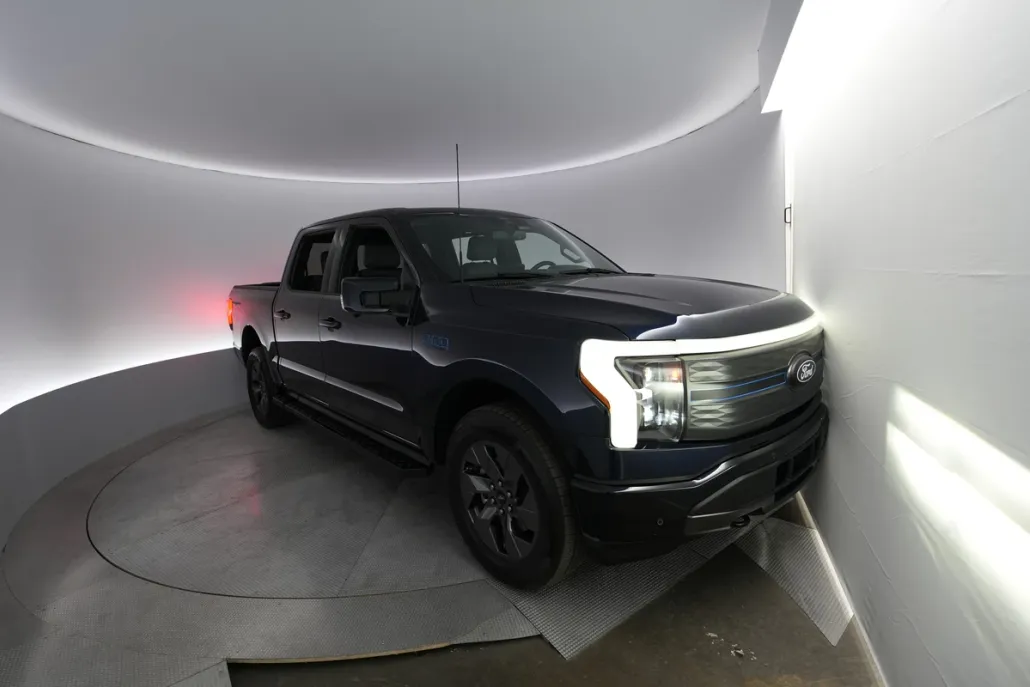 2024 Ford F-150 Lightning Lariat photo 1