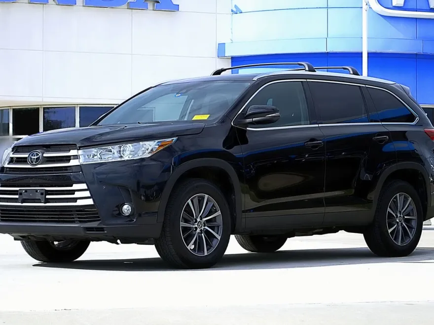 2019 Toyota Highlander XLE photo 1