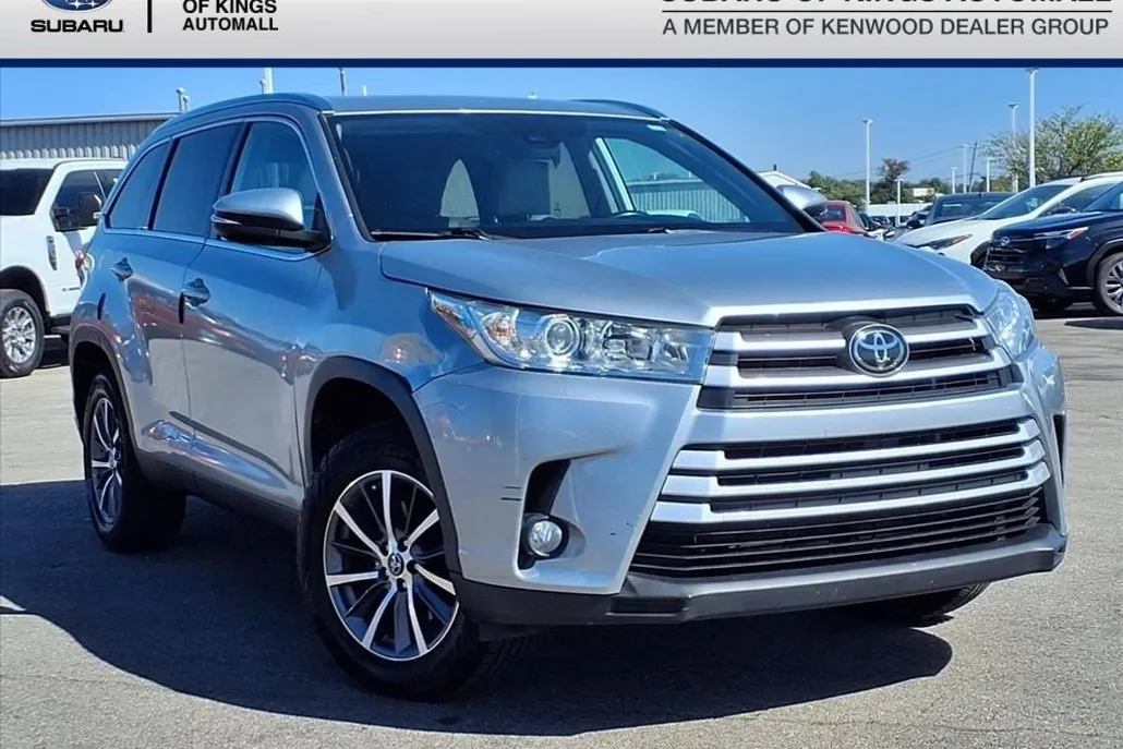 2019 Toyota Highlander XLE photo 1