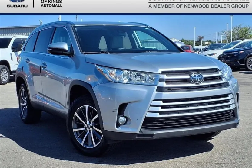 2019 Toyota Highlander XLE photo 1