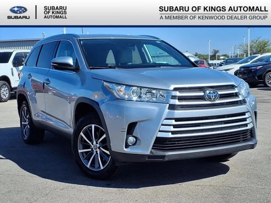 2019 Toyota Highlander XLE photo 1