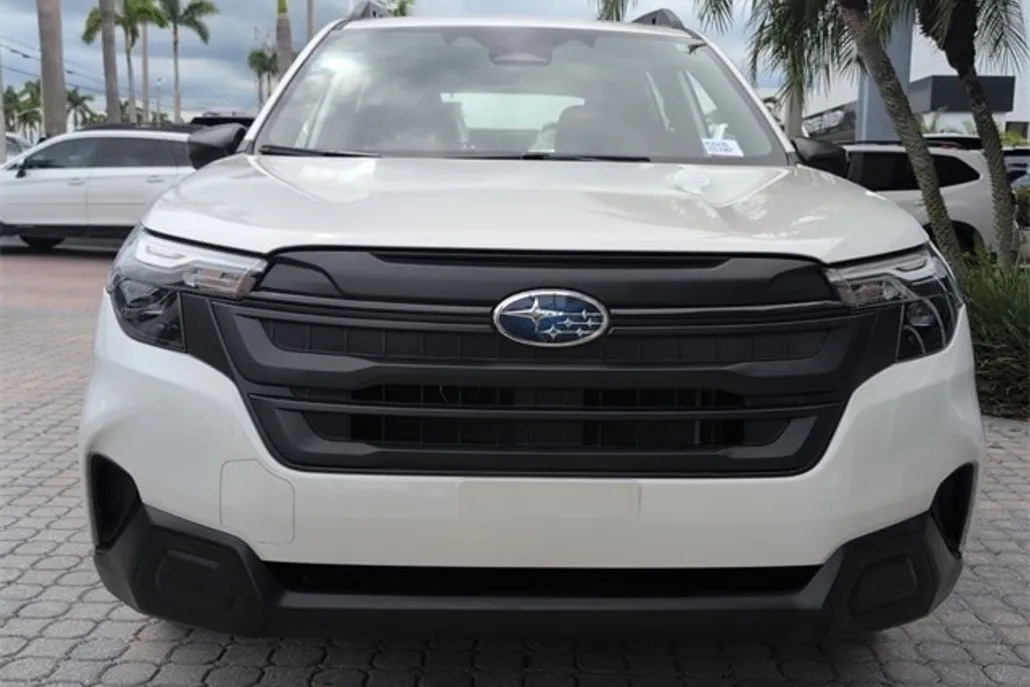 2025 Subaru Forester Base photo 1