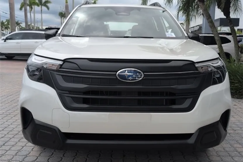 2025 Subaru Forester Base photo 1