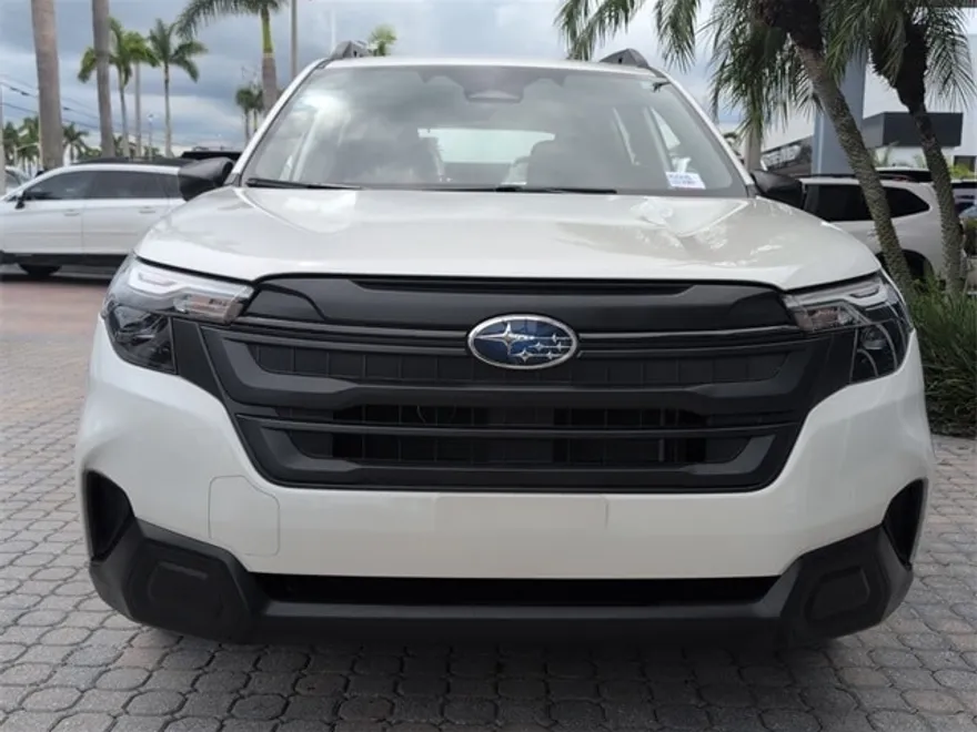 2025 Subaru Forester Base photo 1