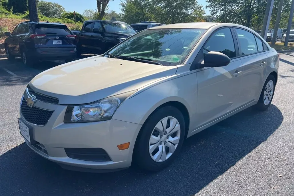 2014 Chevrolet Cruze LS photo 1