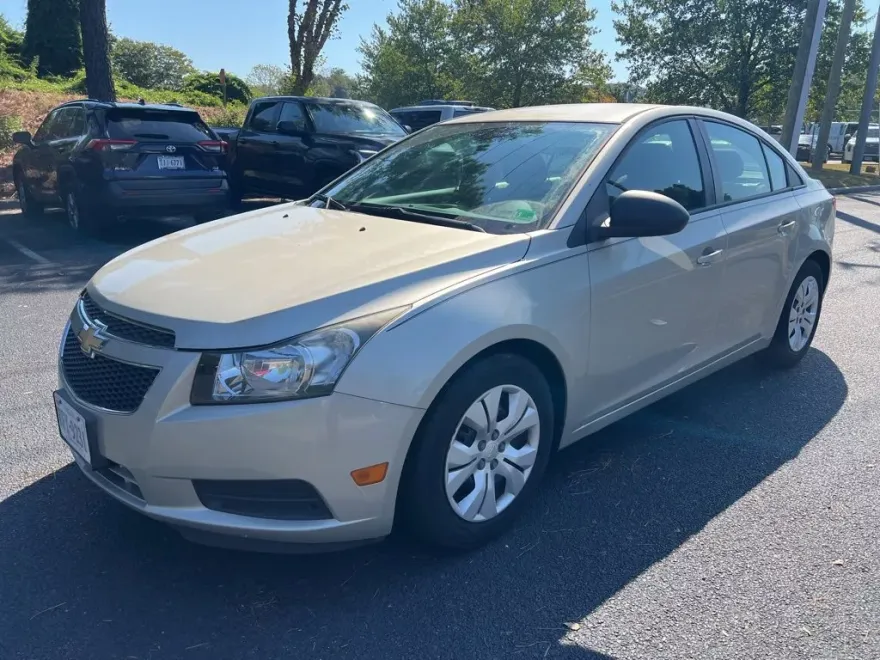 2014 Chevrolet Cruze LS photo 1