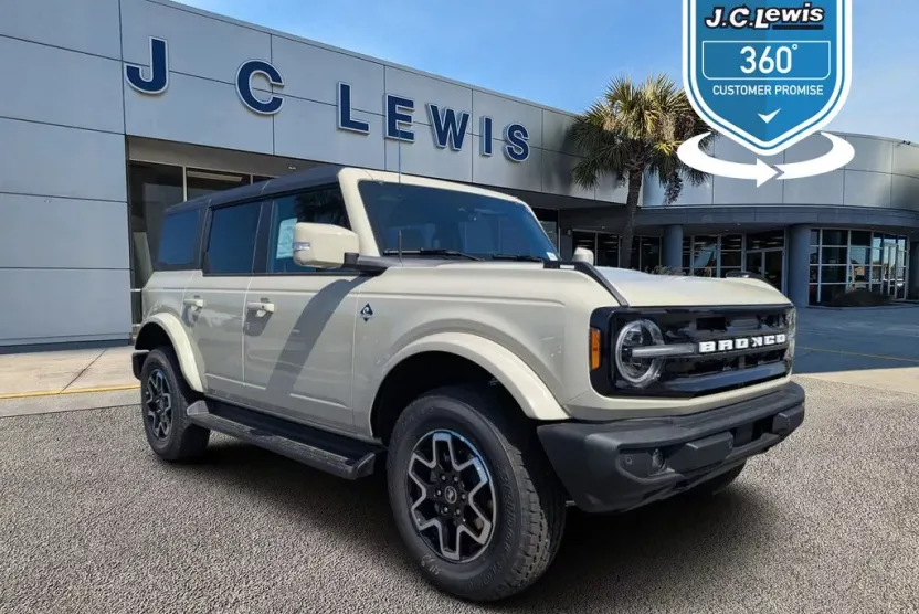 2025 Ford Bronco Outer Banks photo 1